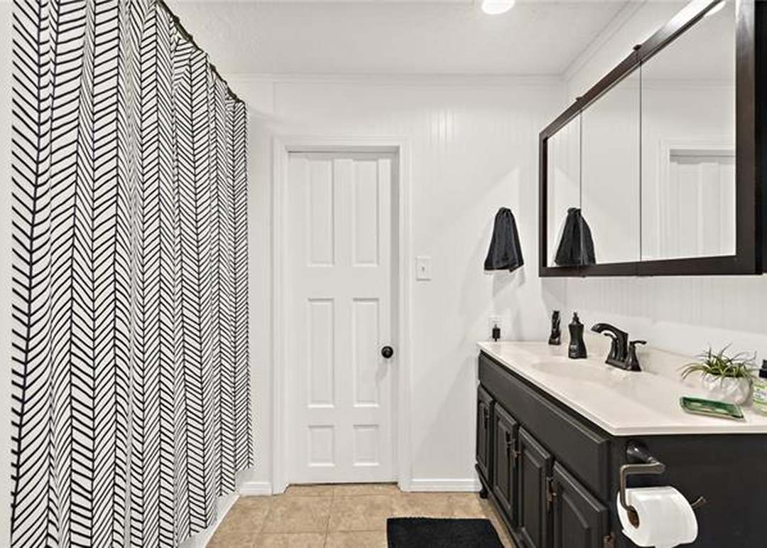 105 E Washington Street — photo 26