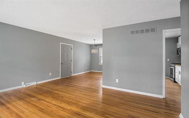 10508 W 91ST Street — photo 6