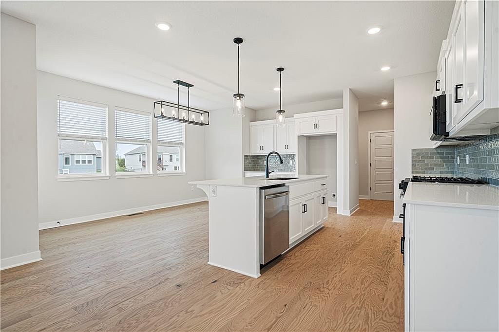 10527 N Jefferson Street — photo 11