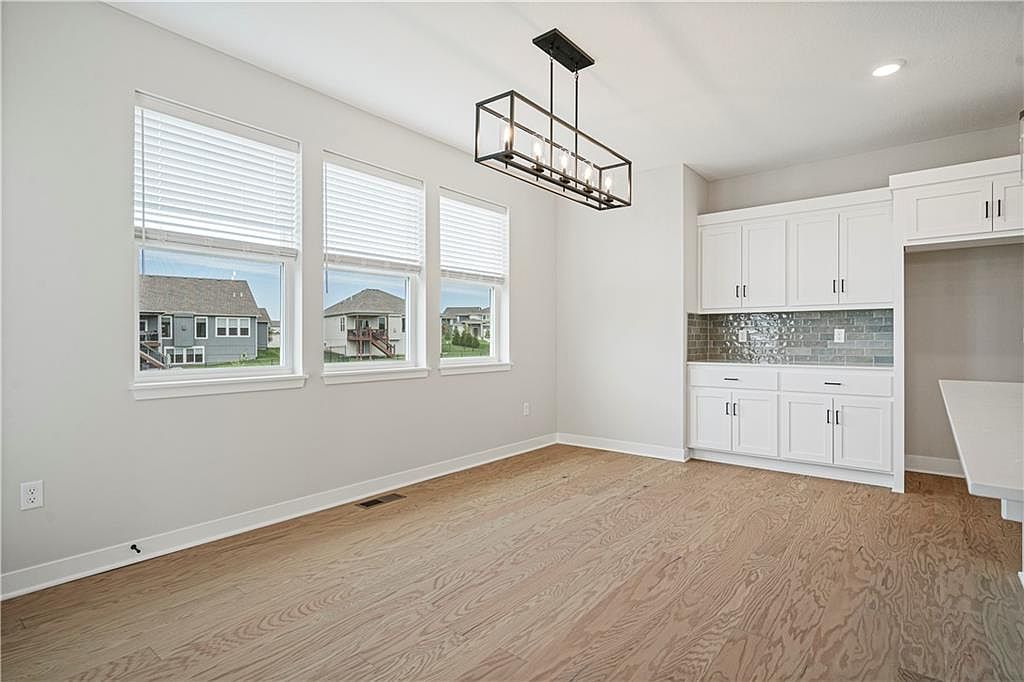 10527 N Jefferson Street — photo 17