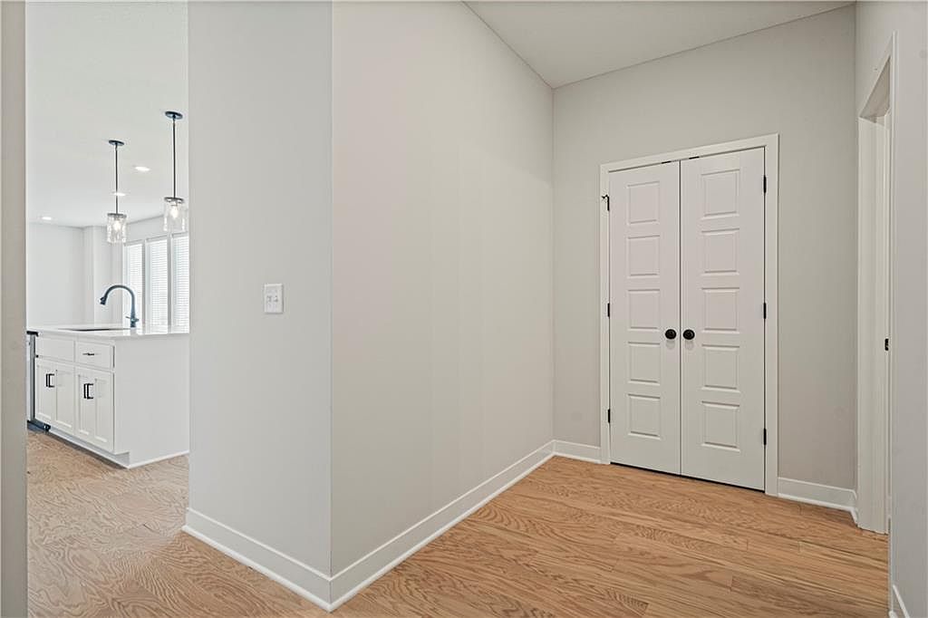 10527 N Jefferson Street — photo 18