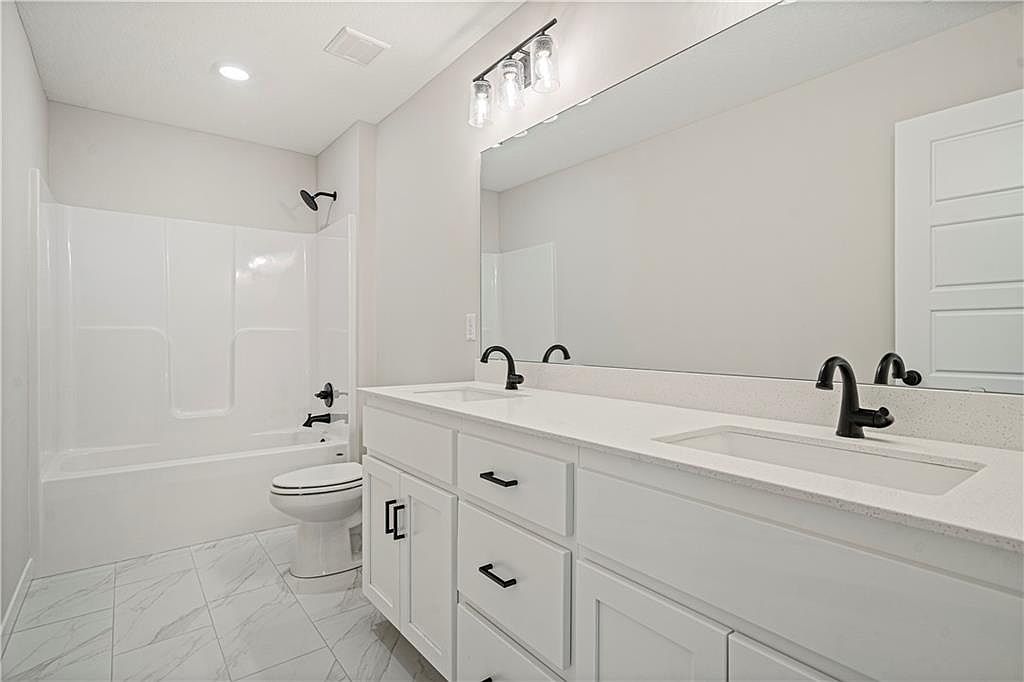10527 N Jefferson Street — photo 23