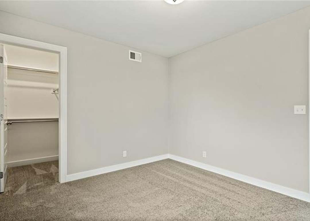 10620 N Holly Street — photo 32