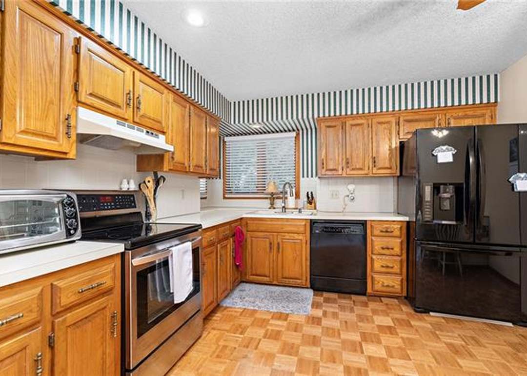10803 W 115th Terrace — photo 12