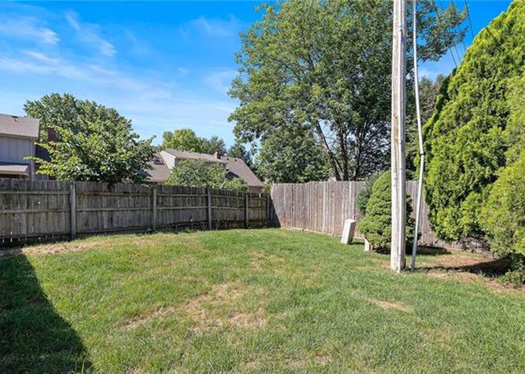 10803 W 115th Terrace — photo 23