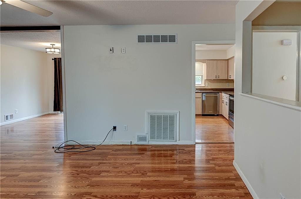 10905 Bales Avenue — photo 8