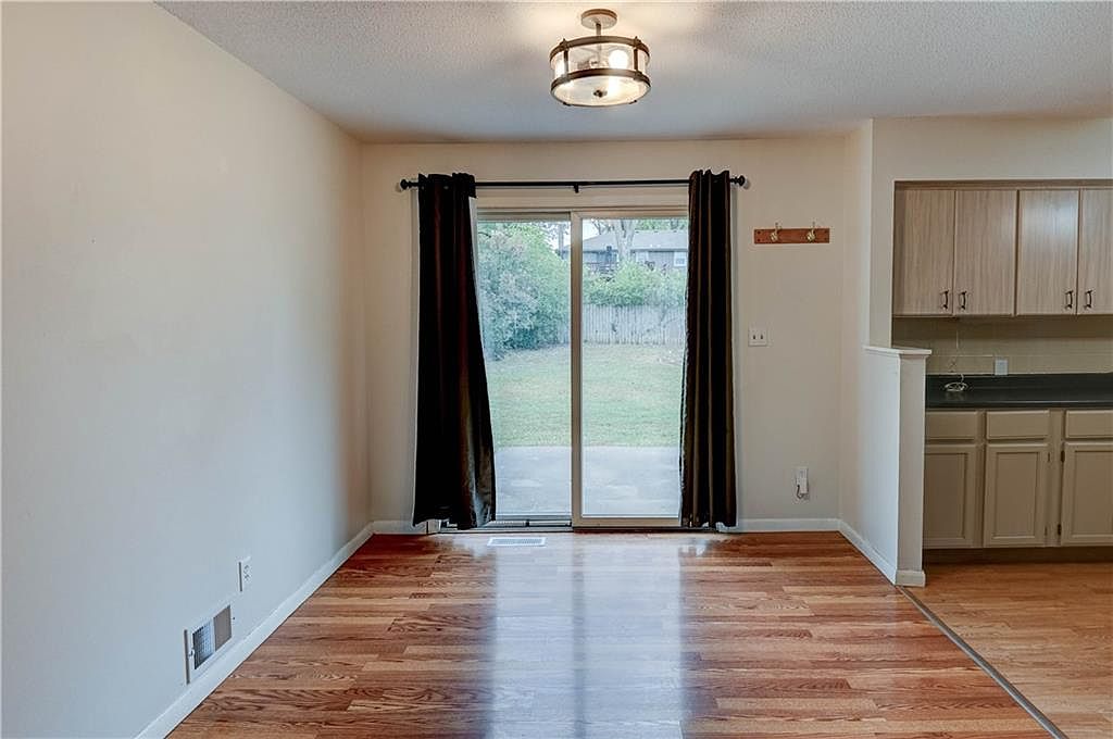10905 Bales Avenue — photo 11