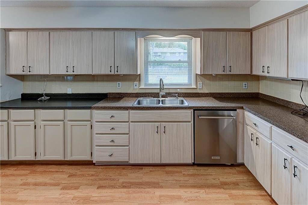 10905 Bales Avenue — photo 16