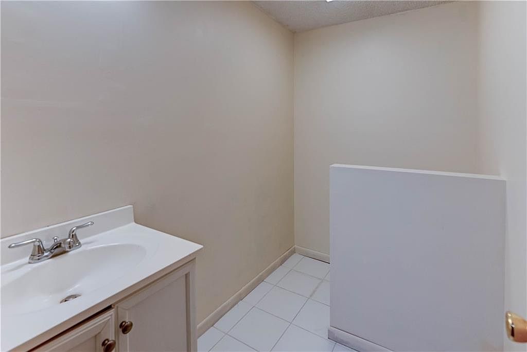 10905 Bales Avenue — photo 38