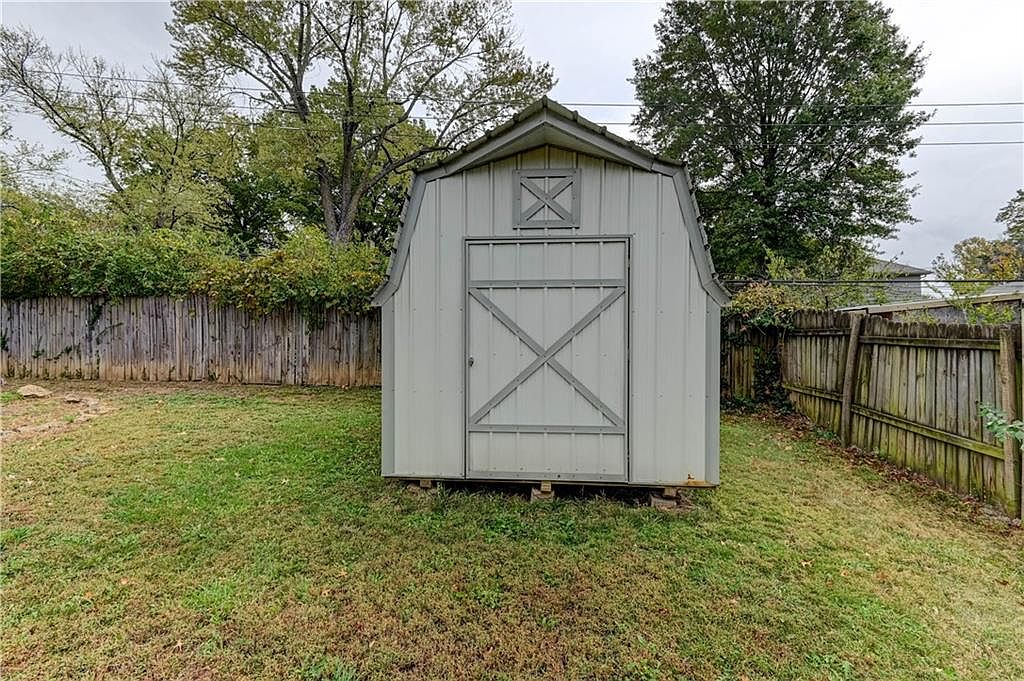10905 Bales Avenue — photo 47