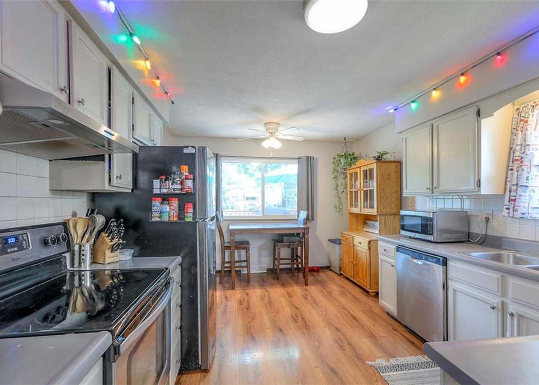 10912 Myrtle Avenue — photo 14