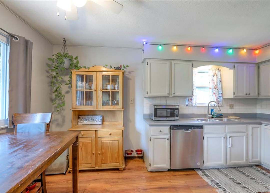 10912 Myrtle Avenue — photo 16