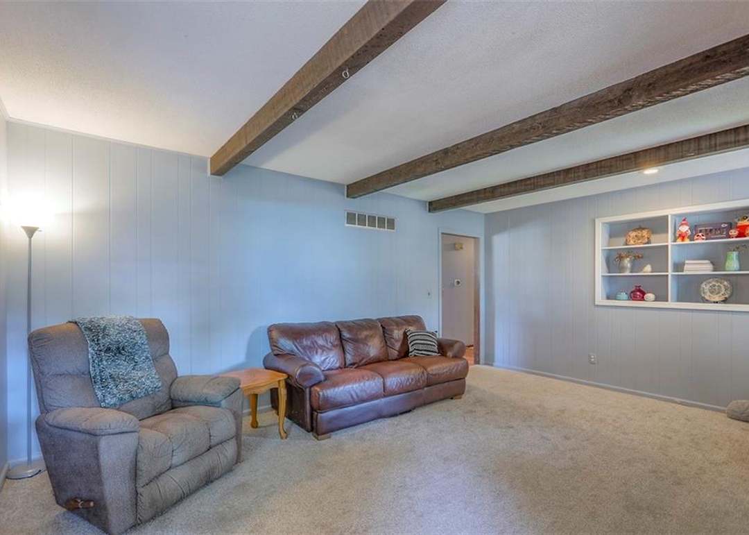 10912 Myrtle Avenue — photo 17