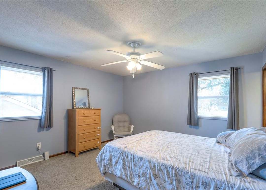 10912 Myrtle Avenue — photo 21