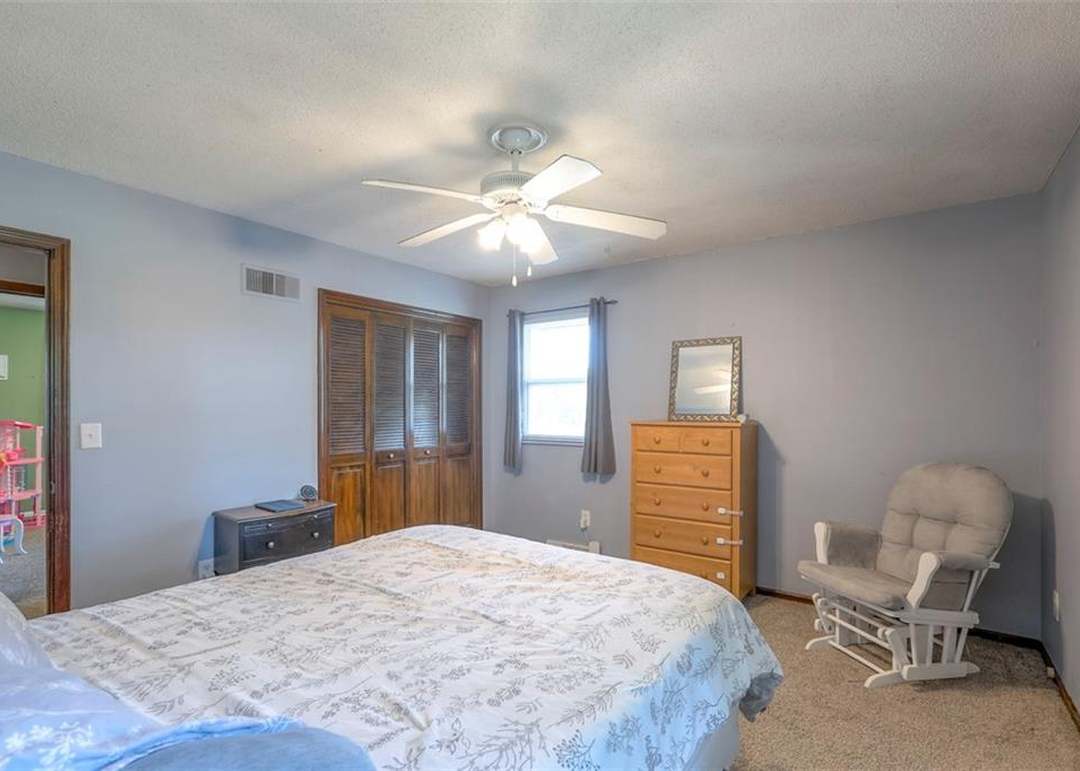 10912 Myrtle Avenue — photo 22