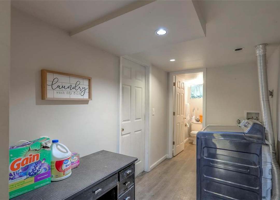 10912 Myrtle Avenue — photo 32