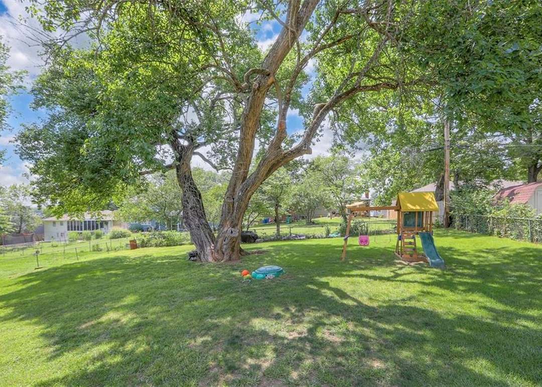 10912 Myrtle Avenue — photo 35