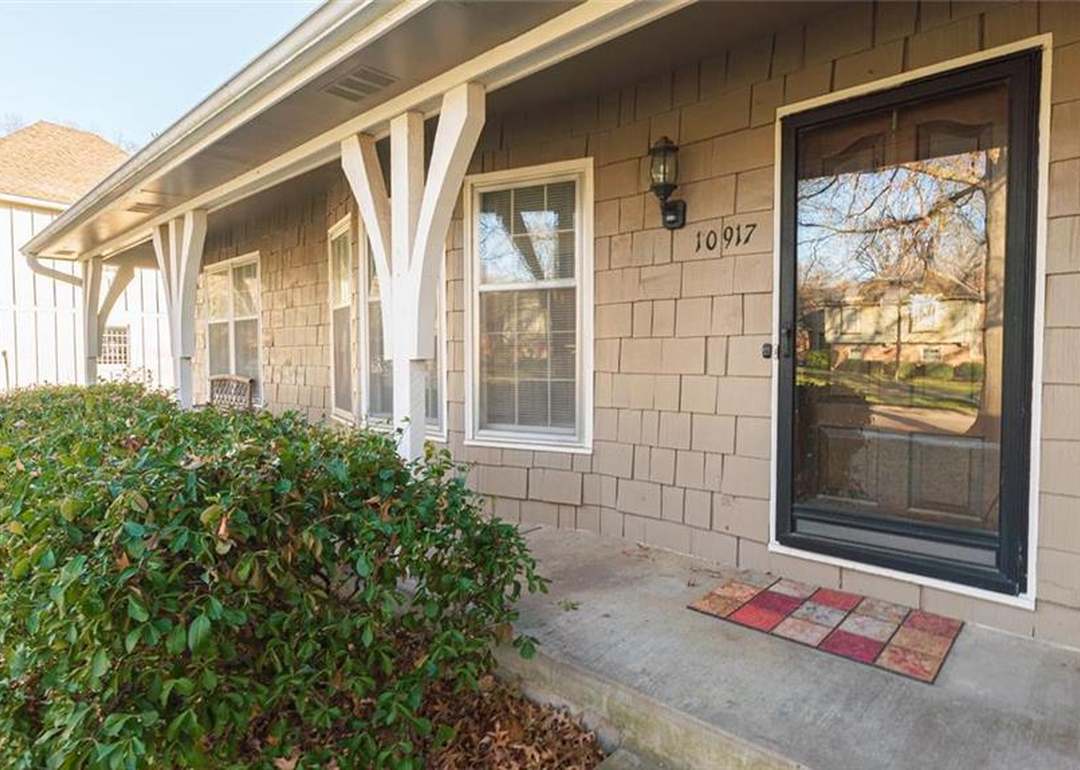10917 Tracy Avenue — photo 8