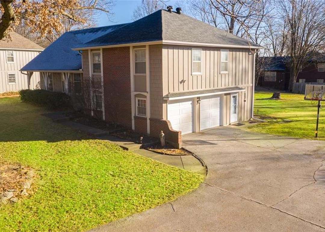 10917 Tracy Avenue — photo 9