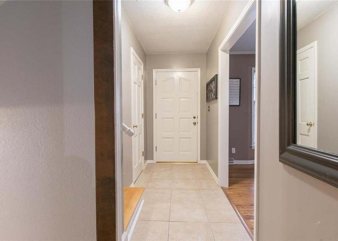 10917 Tracy Avenue — photo 10