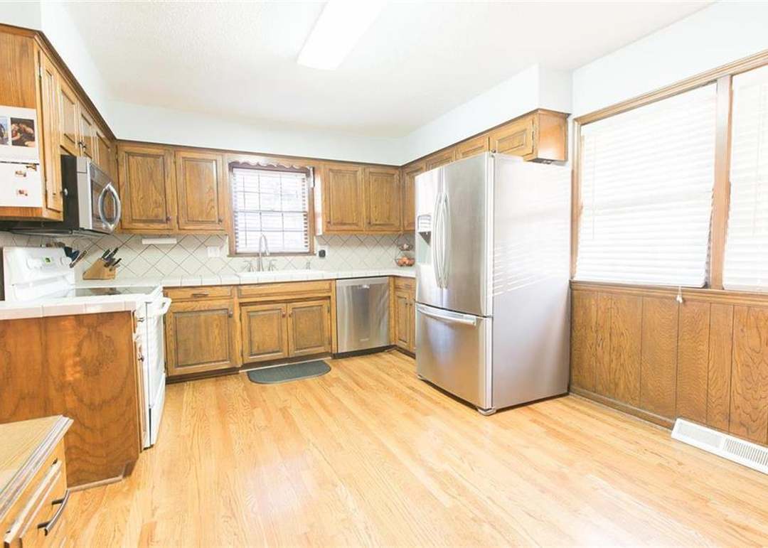10917 Tracy Avenue — photo 15