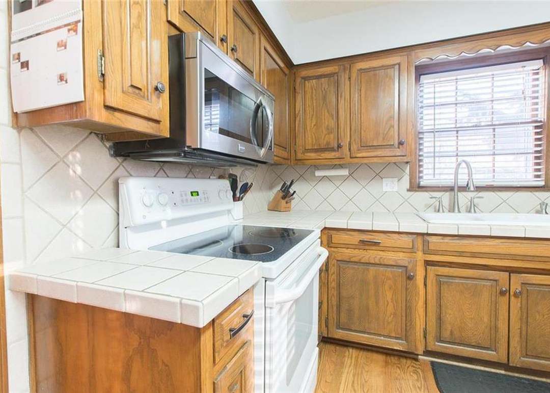 10917 Tracy Avenue — photo 16