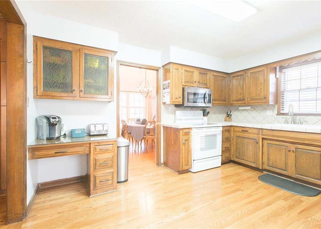 10917 Tracy Avenue — photo 17