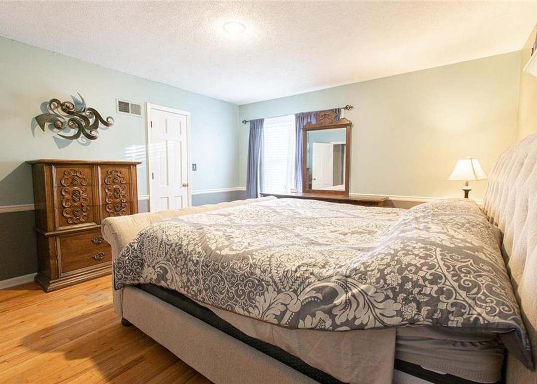 10917 Tracy Avenue — photo 22