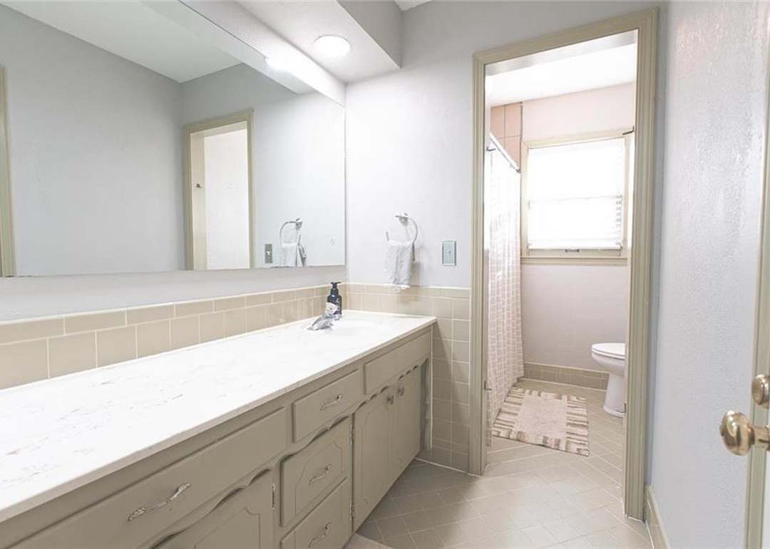 10917 Tracy Avenue — photo 23