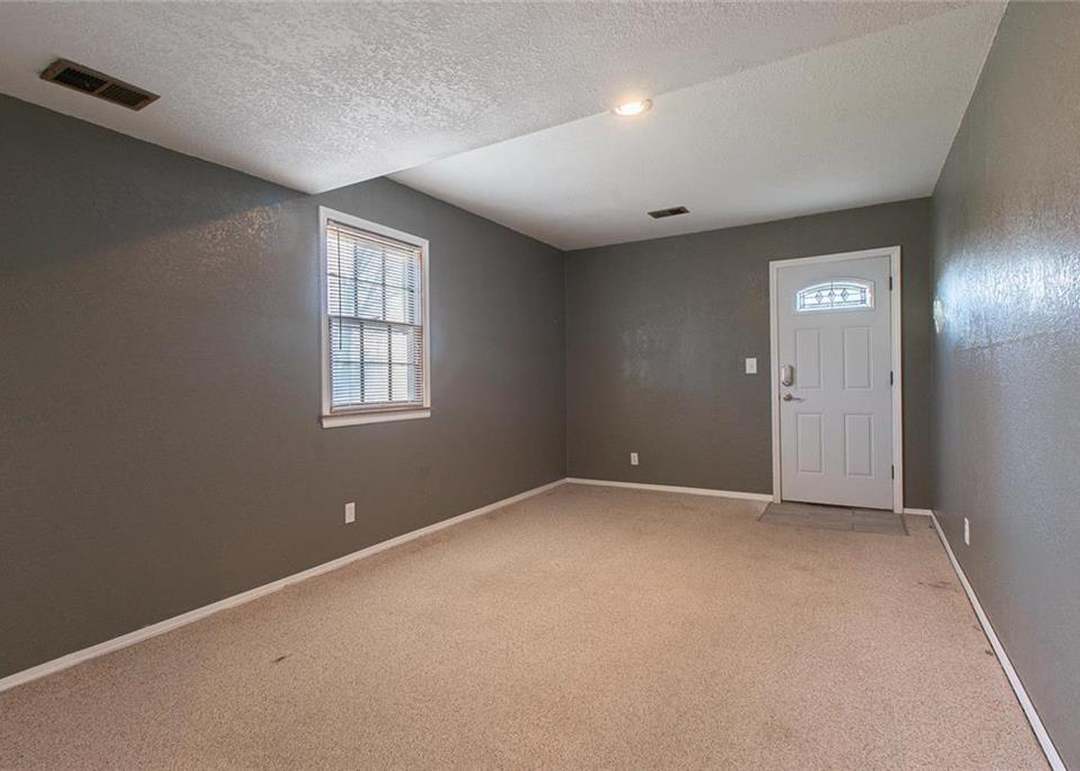 10917 Tracy Avenue — photo 30