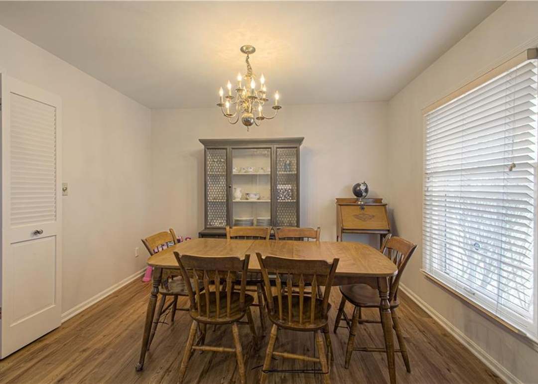 10918 Troost Avenue — photo 9