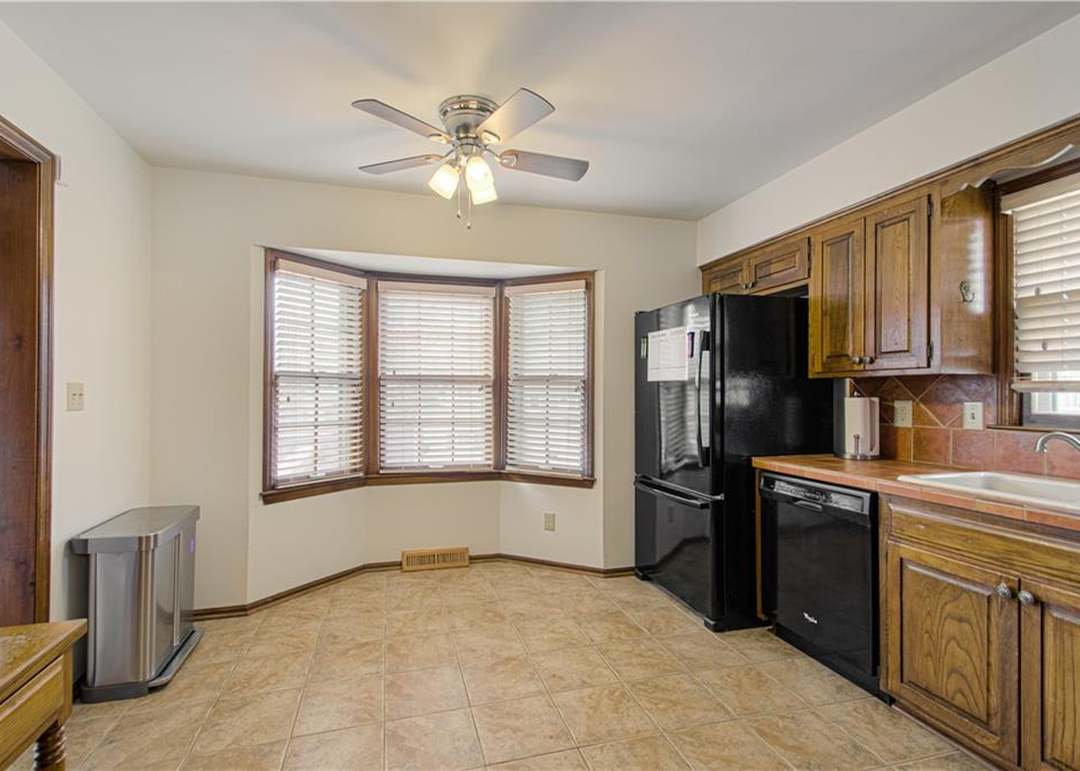 10918 Troost Avenue — photo 10