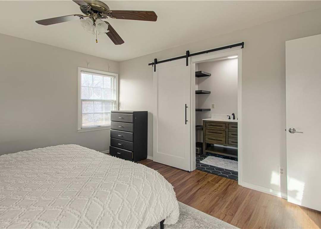 10918 Troost Avenue — photo 14