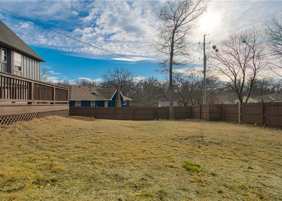 10918 Troost Avenue — photo 20