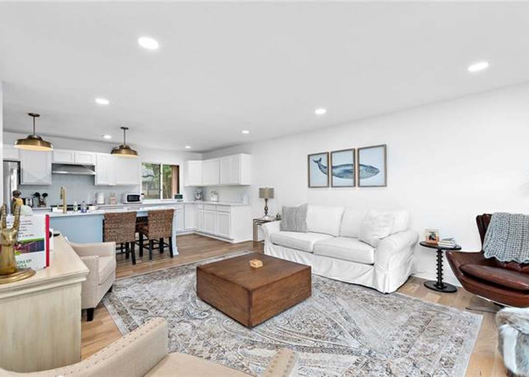 10945 Gillette Street — photo 8