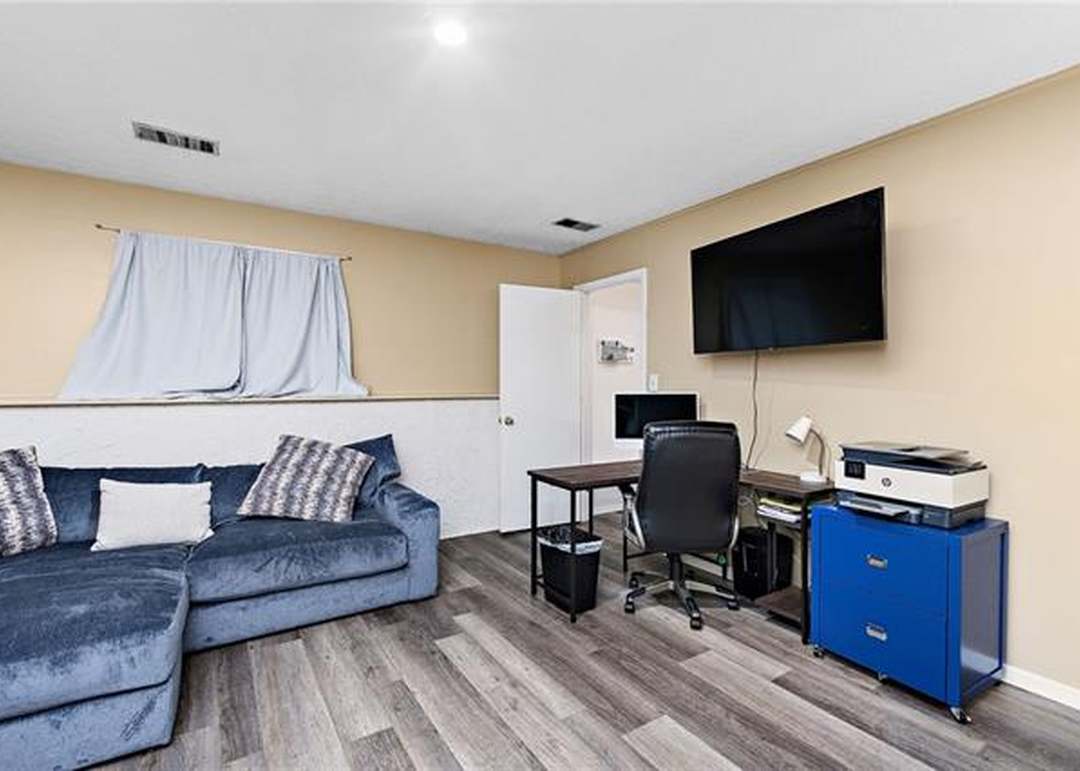 10945 Gillette Street — photo 13