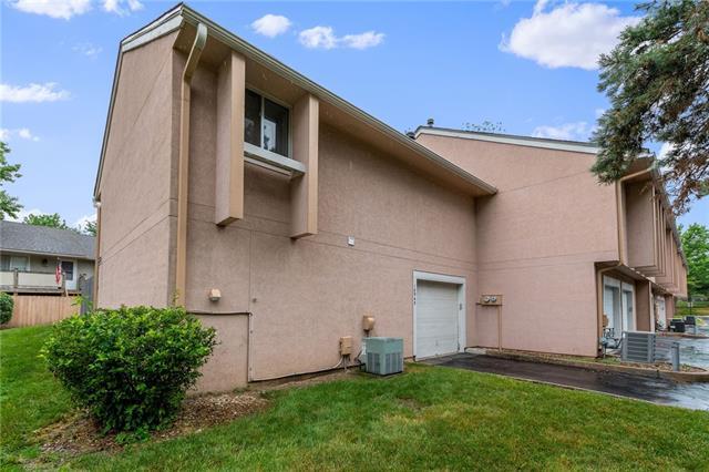 10945 Gillette Street — photo 16