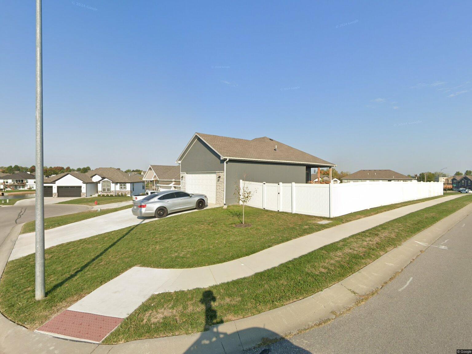 1100 Magnolia Circle — photo 1