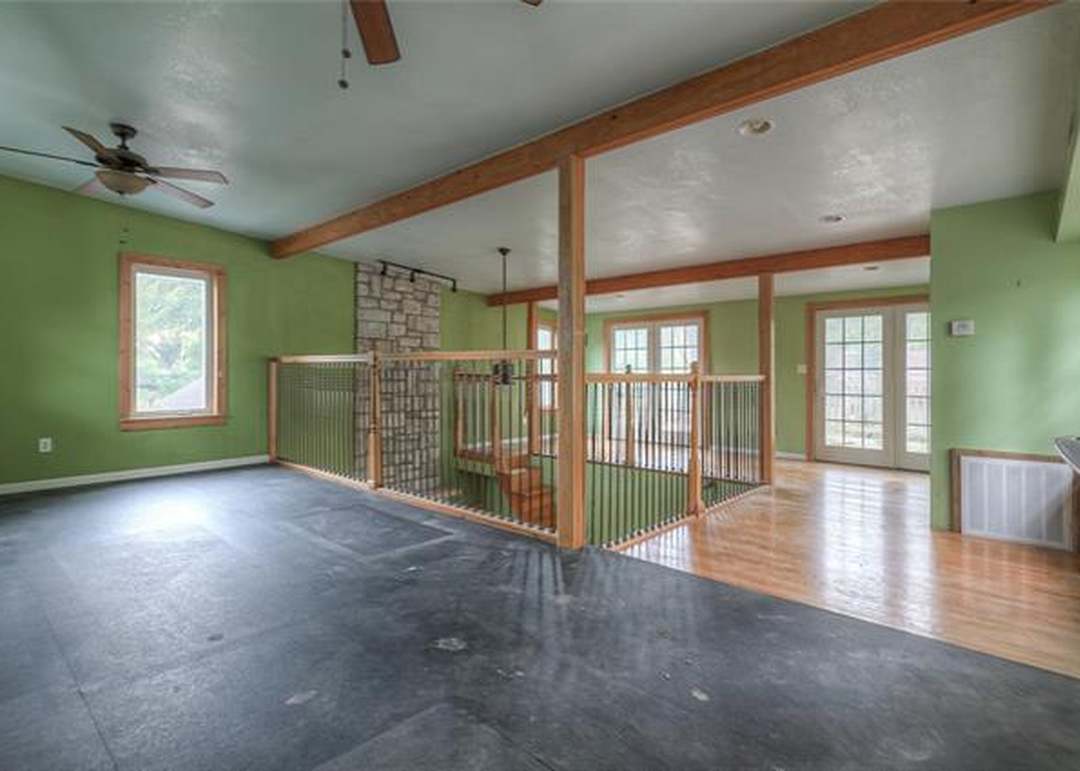 1109 E 108th Terrace — photo 3