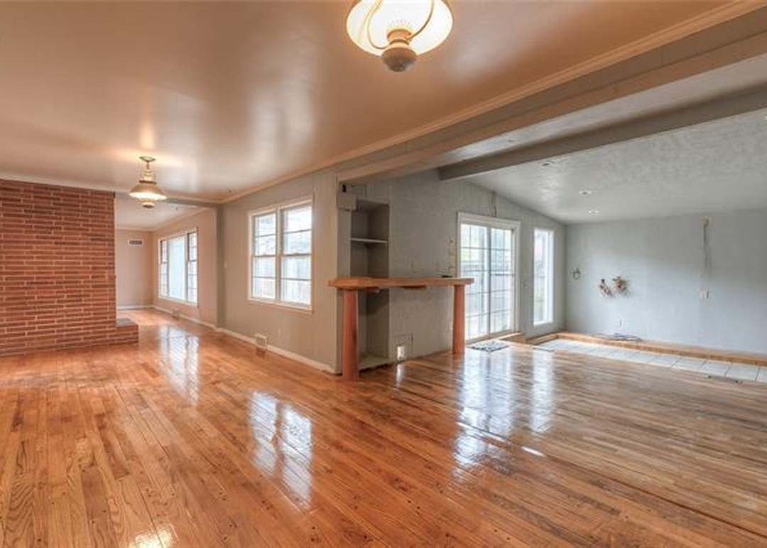 1109 E 108th Terrace — photo 4