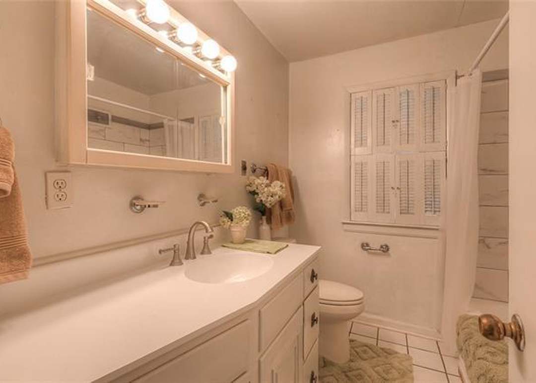 1109 E 108th Terrace — photo 7
