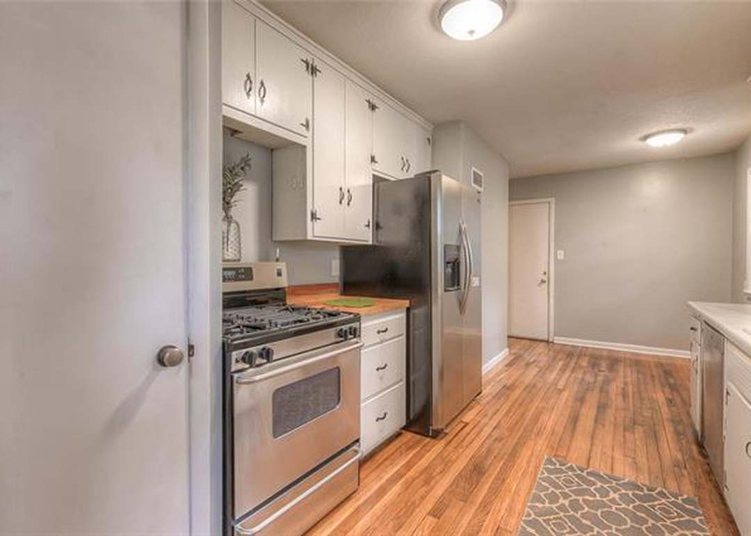 1109 E 108th Terrace — photo 11