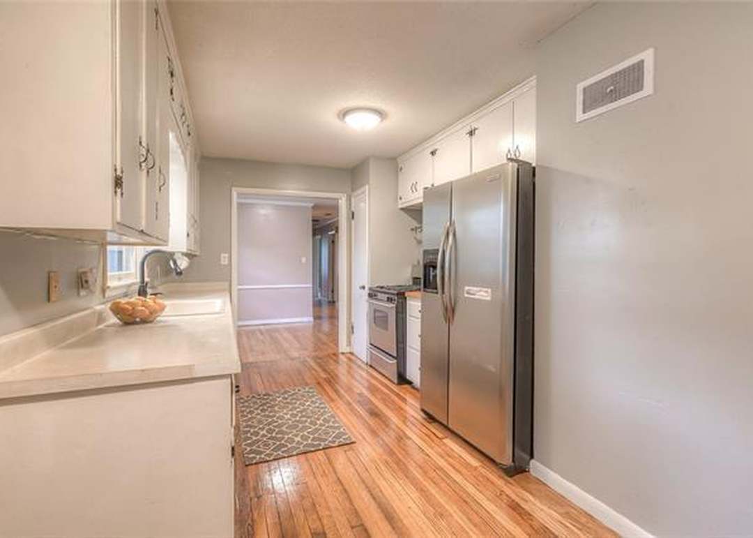 1109 E 108th Terrace — photo 12