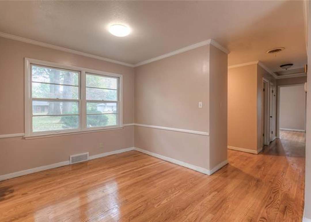 1109 E 108th Terrace — photo 13