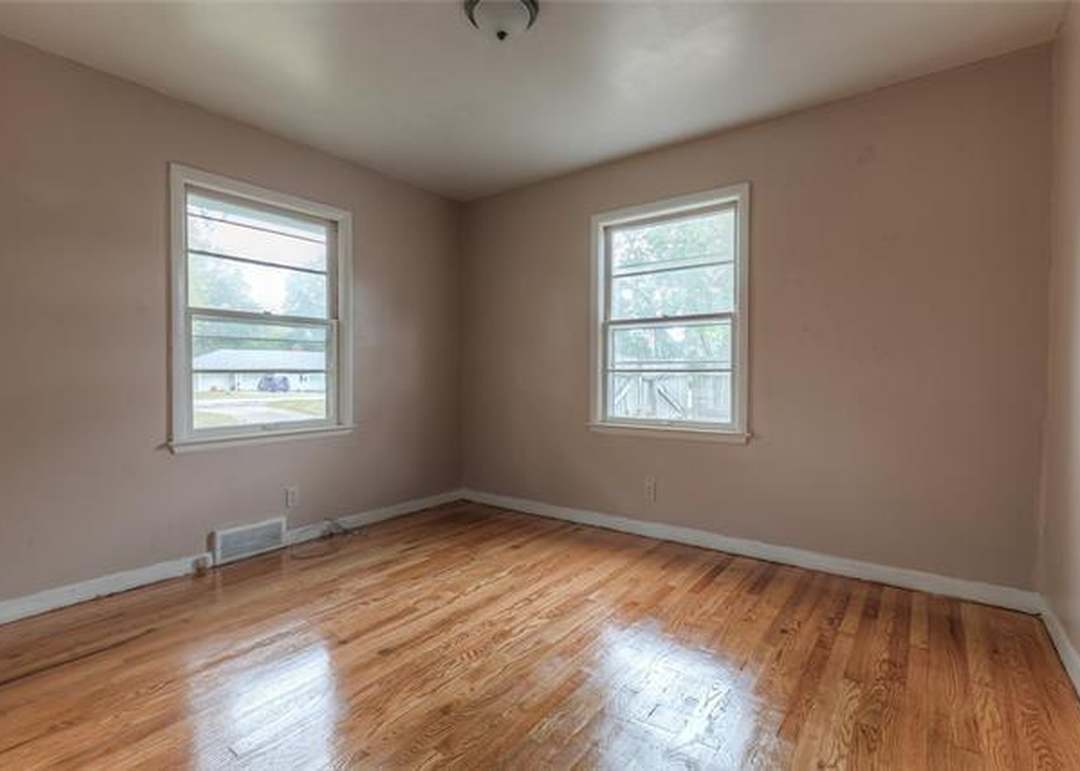 1109 E 108th Terrace — photo 19