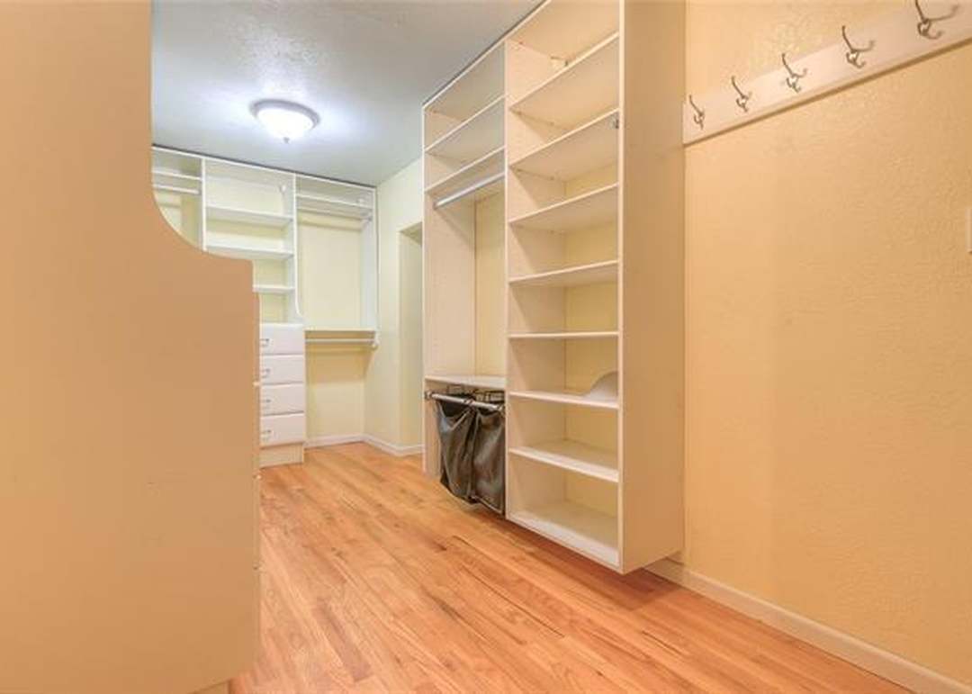 1109 E 108th Terrace — photo 25