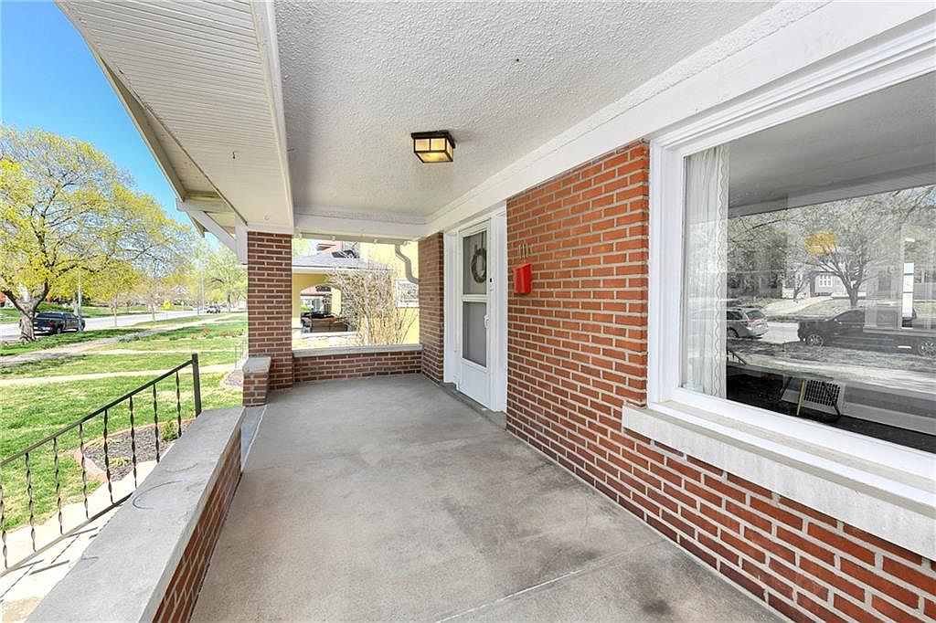 111 N Van Brunt Boulevard — photo 5