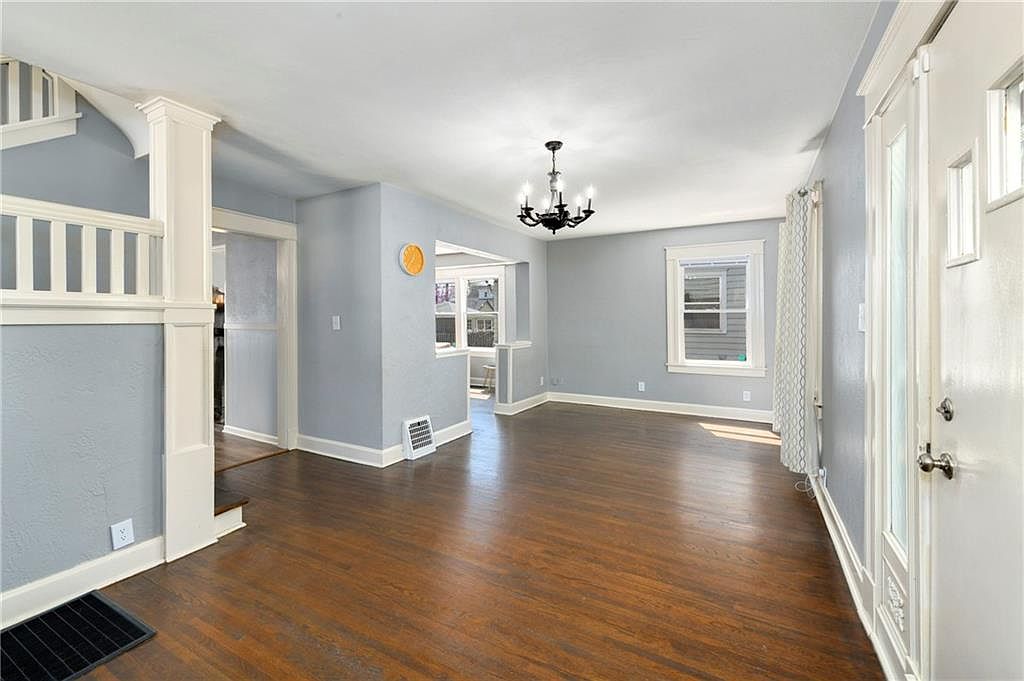 111 N Van Brunt Boulevard — photo 8