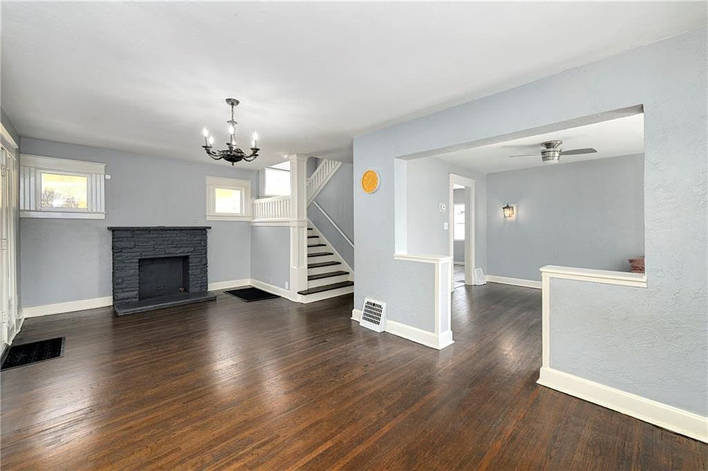 111 N Van Brunt Boulevard — photo 9