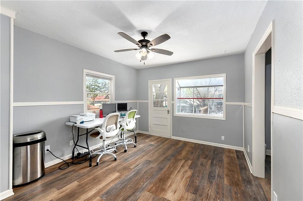 111 N Van Brunt Boulevard — photo 14